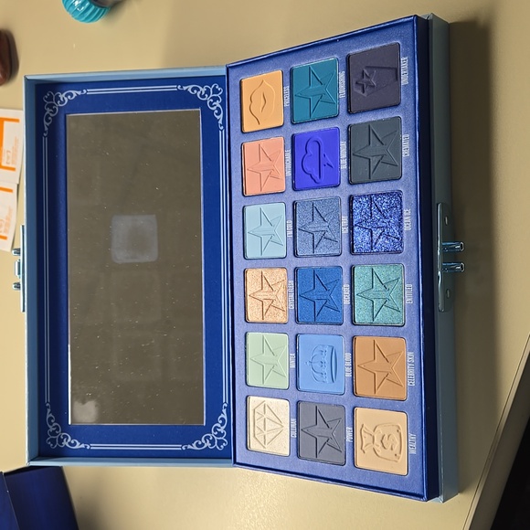 Jeffree Star Blue Blood palette - Picture 3 of 3